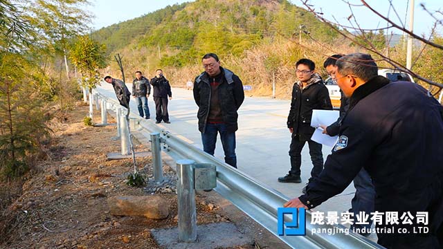 乡村路护栏.jpg